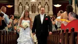 Illustration for article titled Hospitalized Dad Hilariously Included in Wedding Celebration Via Photoshop